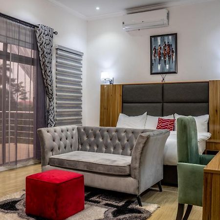 Nelson Mandela Gardens Hotell Okpanam Exteriör bild