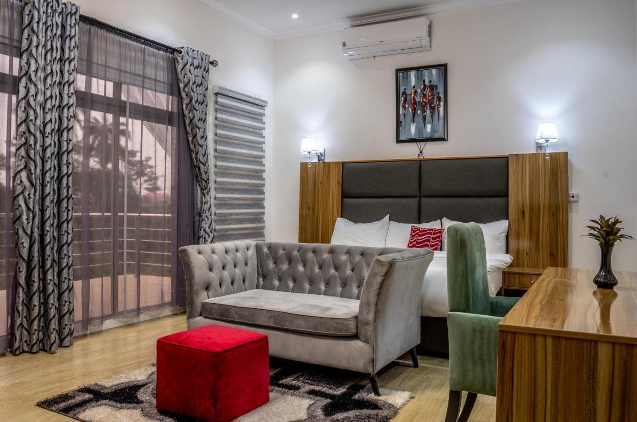Nelson Mandela Gardens Hotell Okpanam Exteriör bild