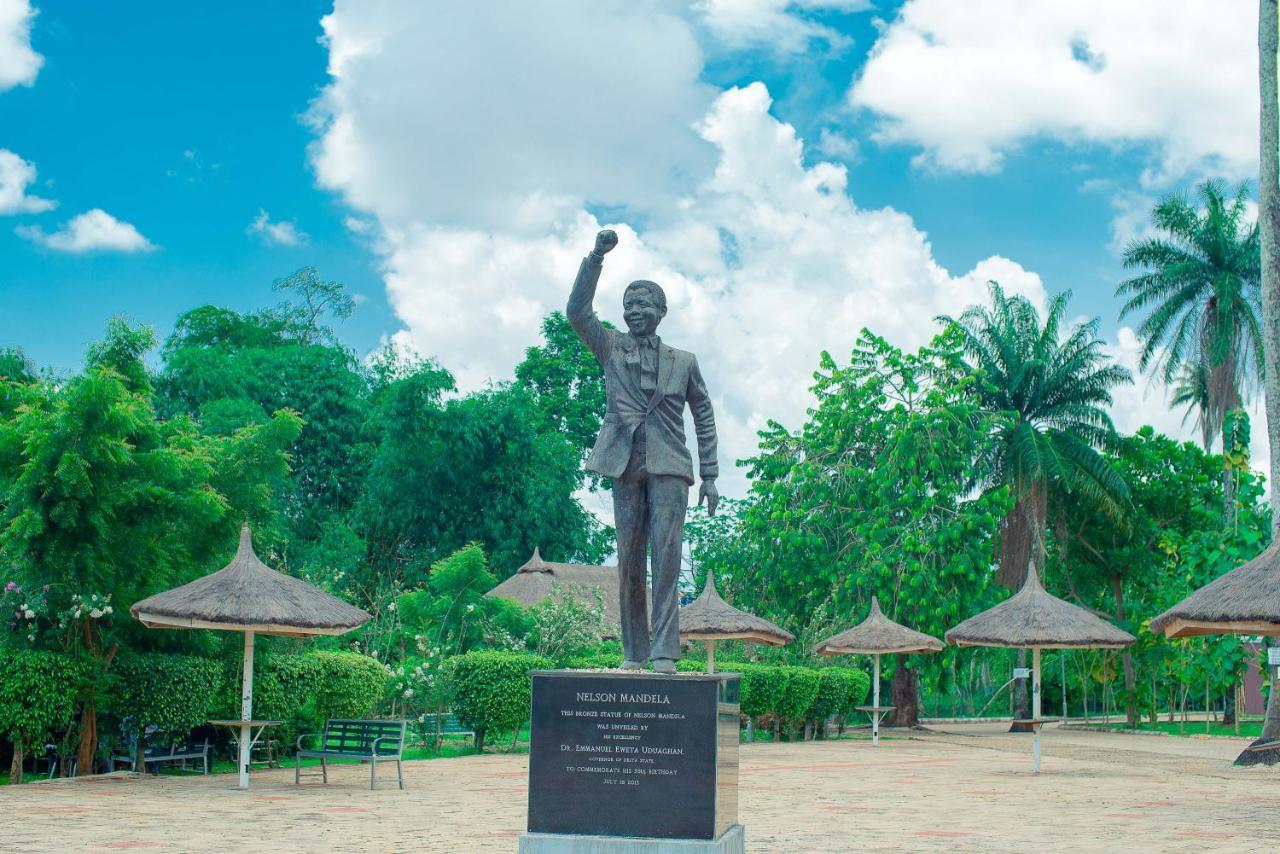 Nelson Mandela Gardens Hotell Okpanam Exteriör bild