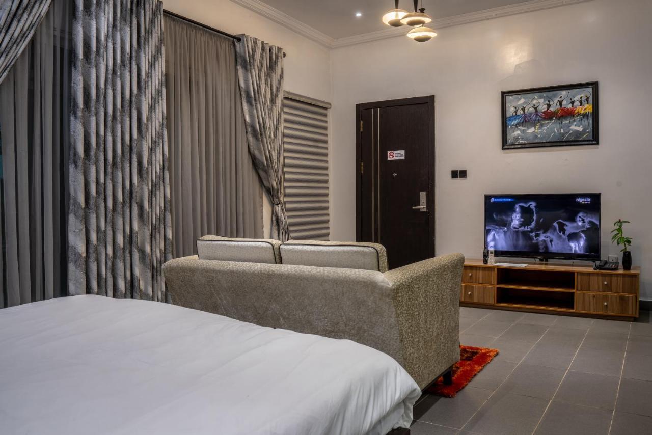 Nelson Mandela Gardens Hotell Okpanam Exteriör bild