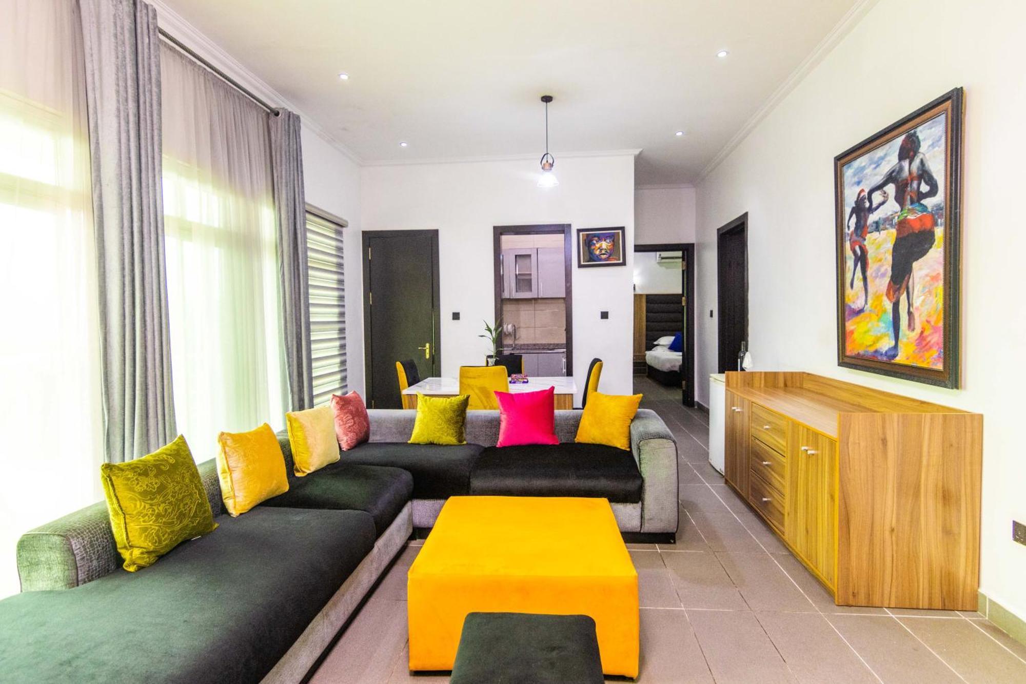 Nelson Mandela Gardens Hotell Okpanam Exteriör bild