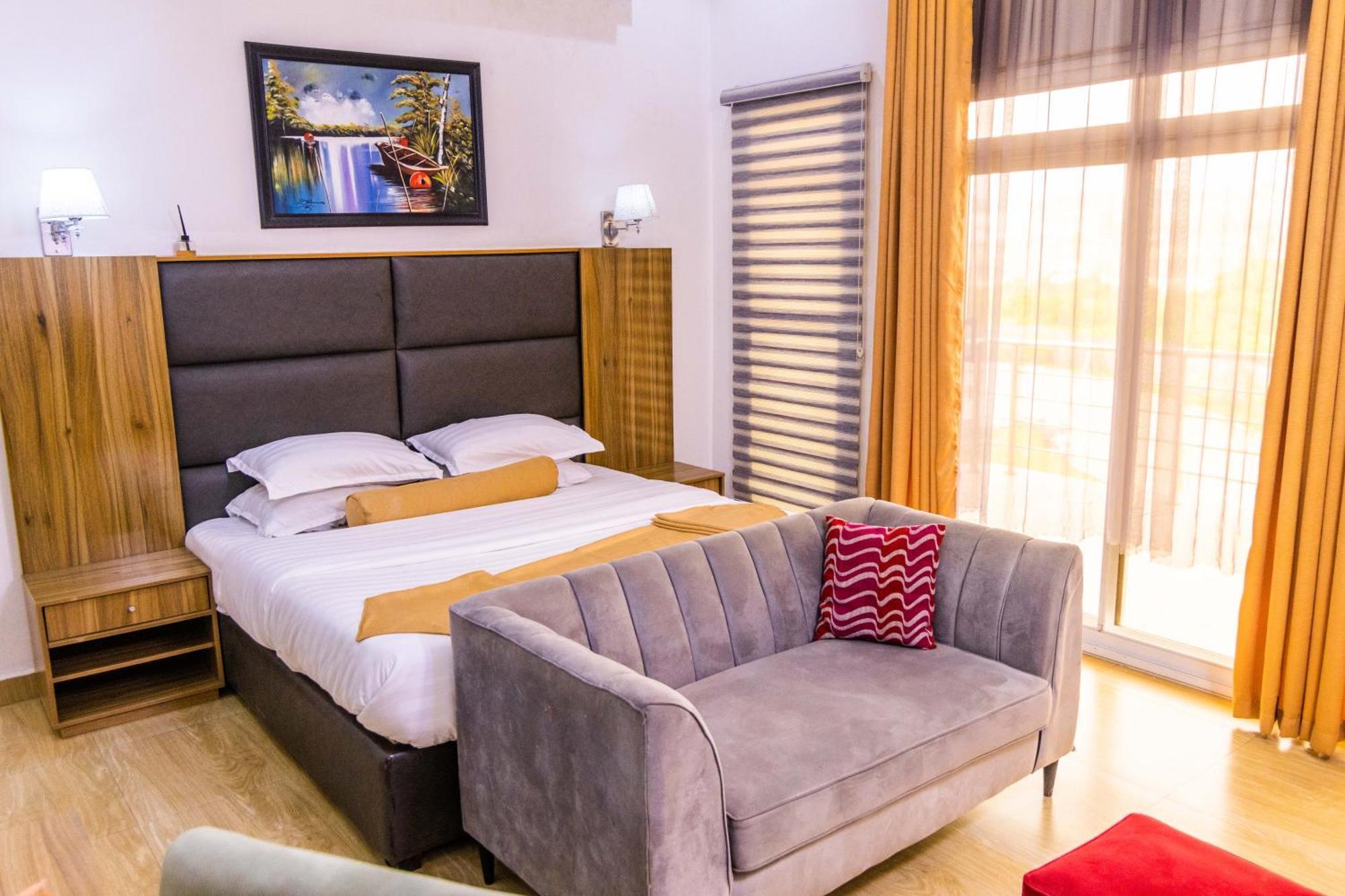 Nelson Mandela Gardens Hotell Okpanam Exteriör bild